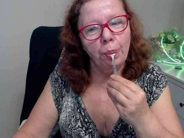 flirty-adele webcam