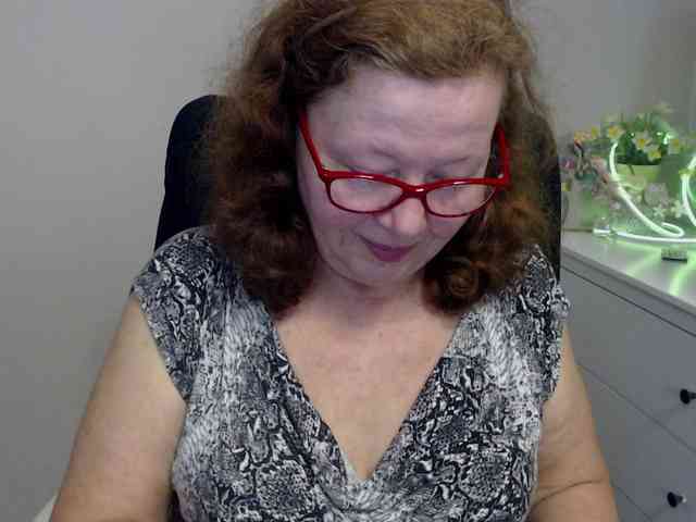 flirty-adele webcam