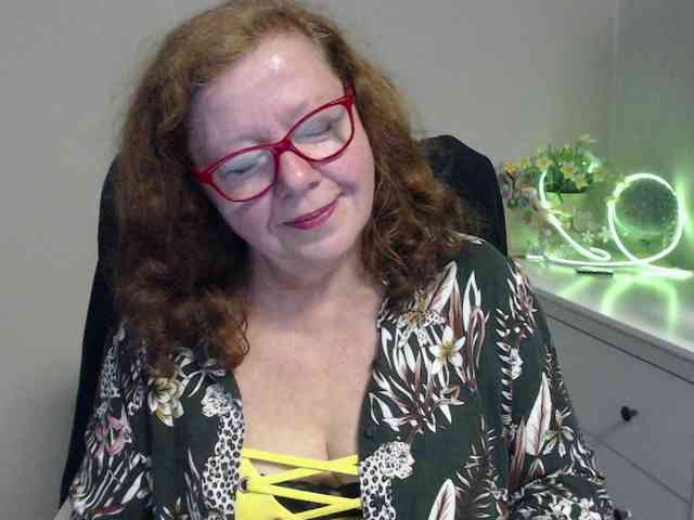 flirty-adele webcam