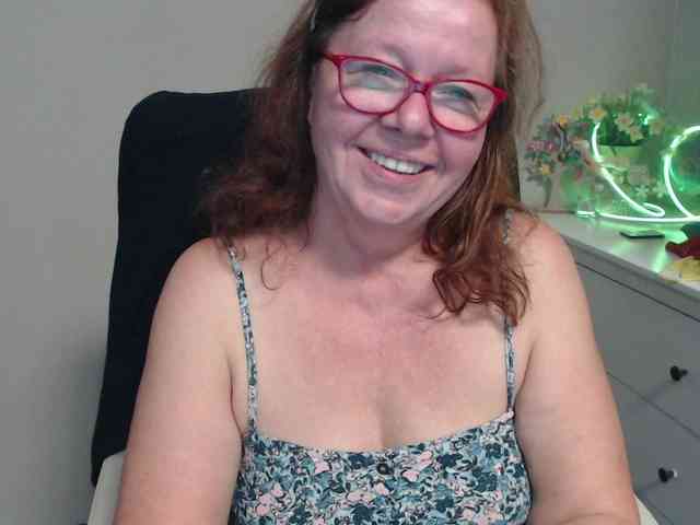 flirty-adele webcam