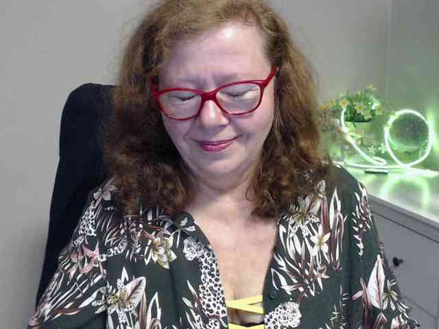 flirty-adele webcam