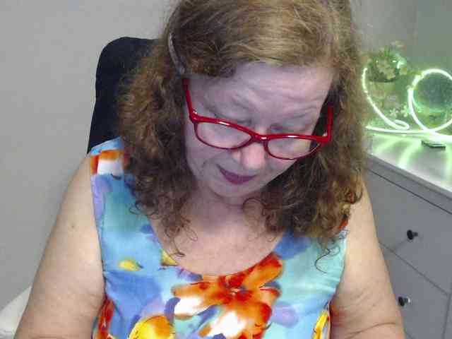 flirty-adele webcam