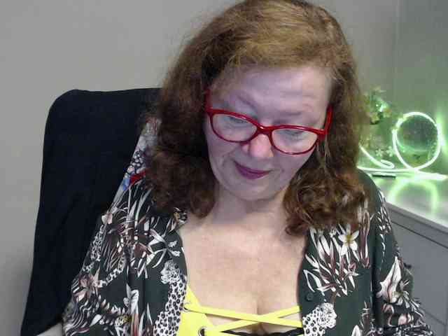 flirty-adele webcam