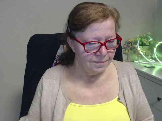 flirty-adele webcam