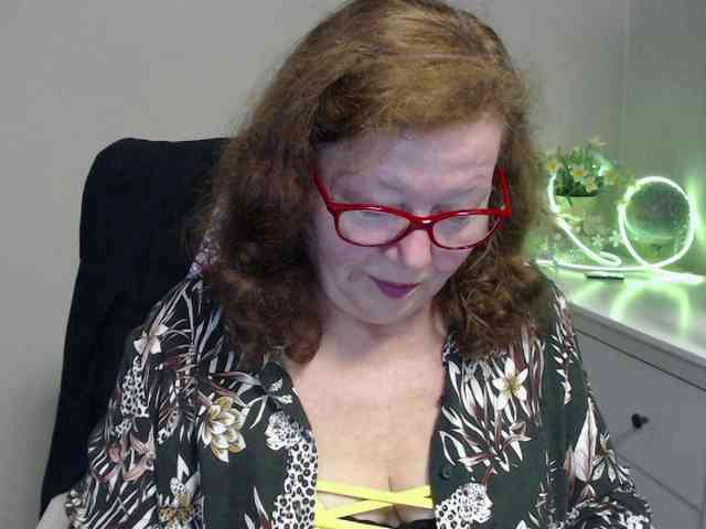 flirty-adele webcam