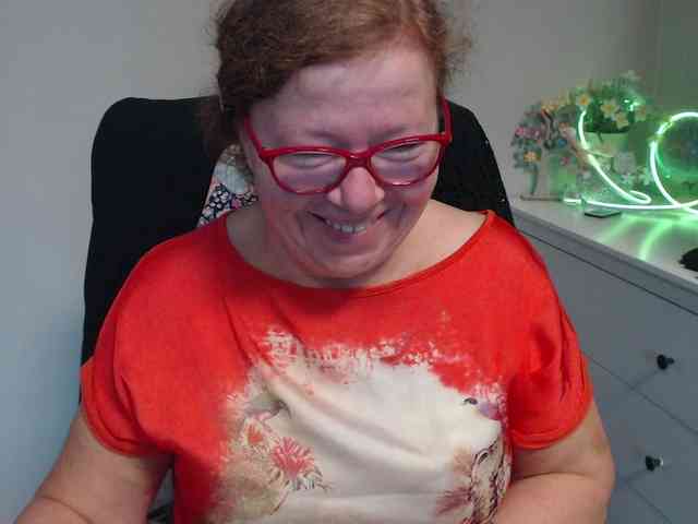 flirty-adele webcam