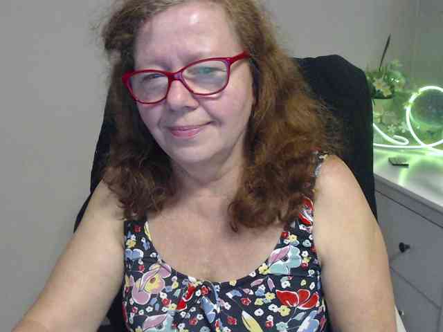 flirty-adele webcam