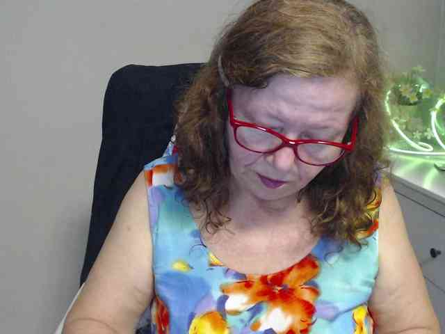 flirty-adele webcam