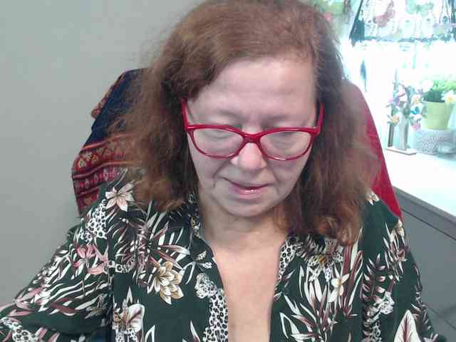 flirty-adele webcam