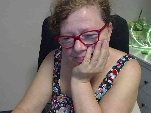 flirty-adele webcam