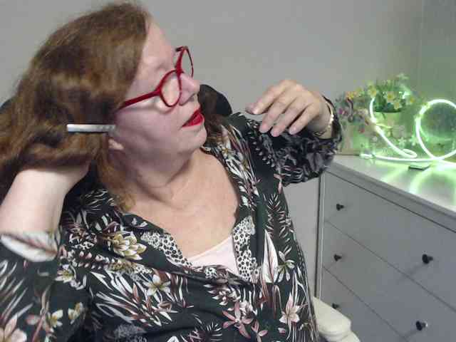 flirty-adele webcam