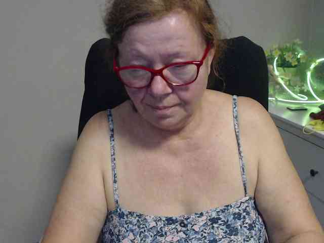 flirty-adele webcam