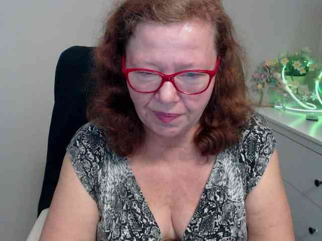 flirty-adele webcam