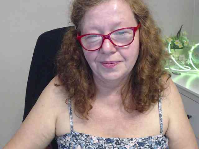 flirty-adele webcam
