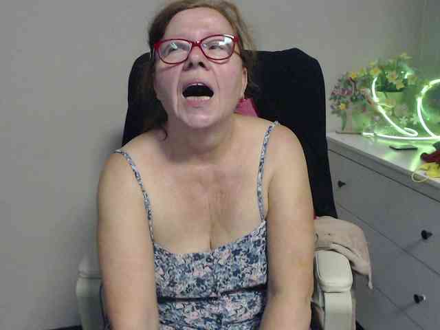 flirty-adele webcam