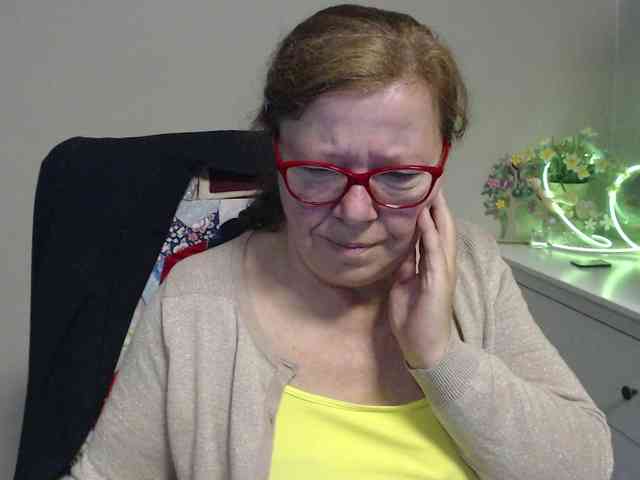 flirty-adele webcam