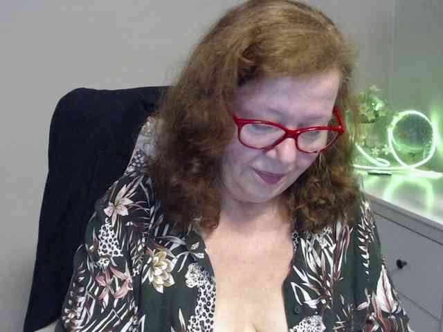 flirty-adele webcam