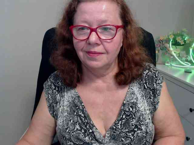 flirty-adele webcam