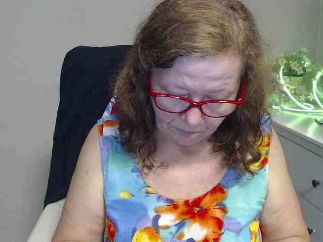 flirty-adele webcam