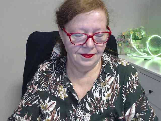 flirty-adele webcam