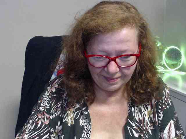 flirty-adele webcam