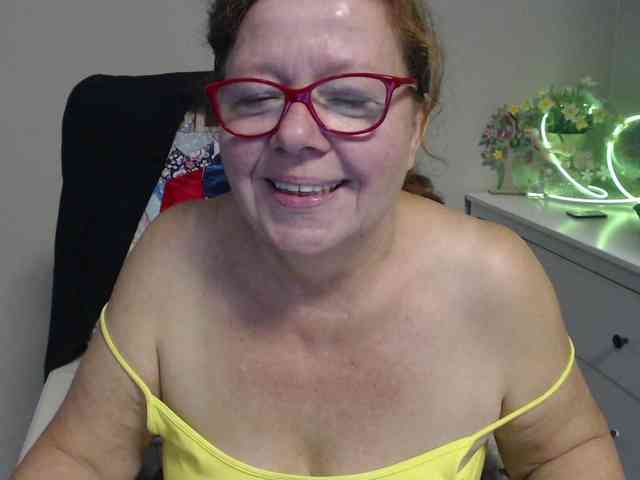 flirty-adele webcam