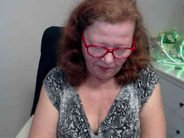 flirty-adele webcam