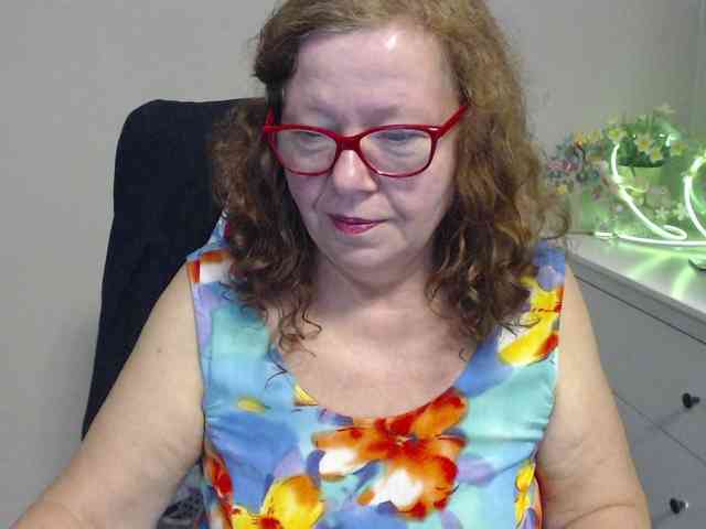 flirty-adele webcam