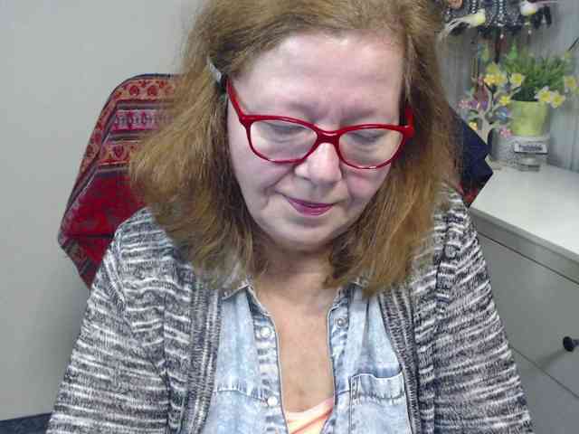 flirty-adele bongacams