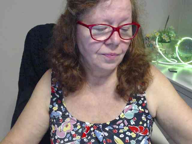 flirty-adele webcam