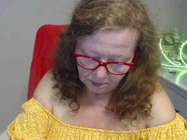 flirty-adele webcam