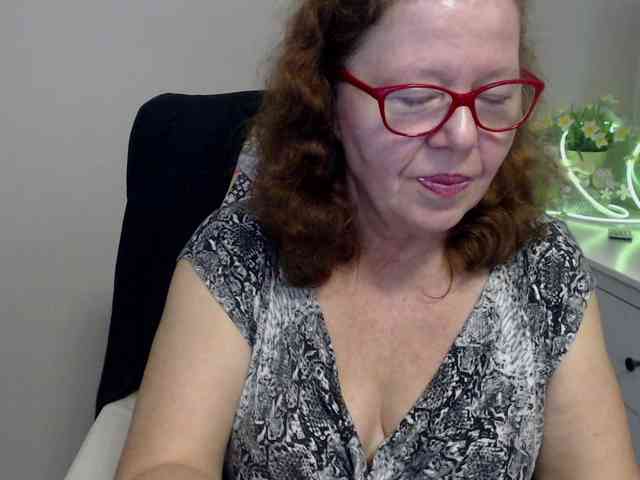flirty-adele webcam