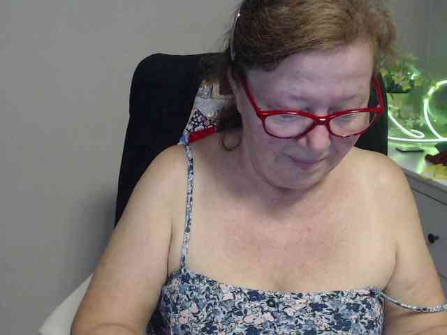 flirty-adele webcam