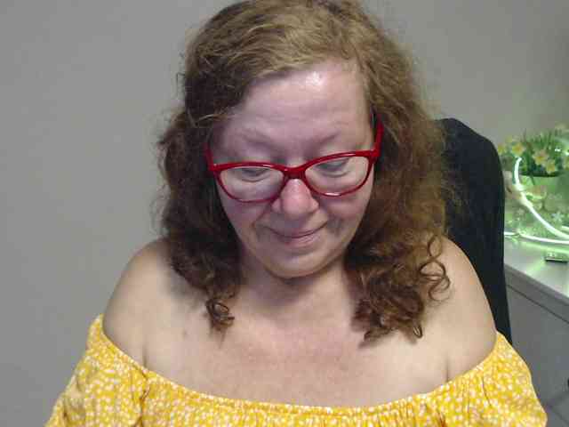 flirty-adele webcam