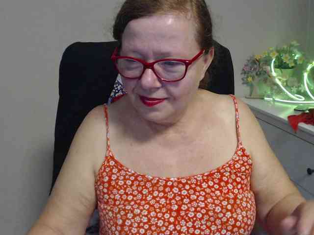 flirty-adele webcam