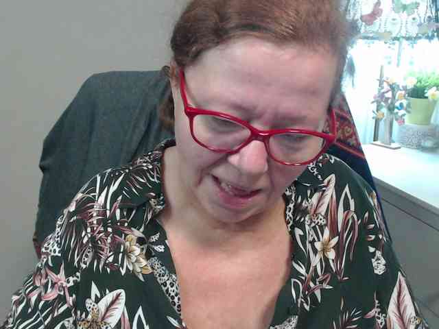 flirty-adele webcam