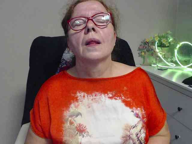 flirty-adele webcam