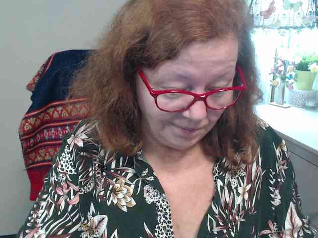 flirty-adele webcam