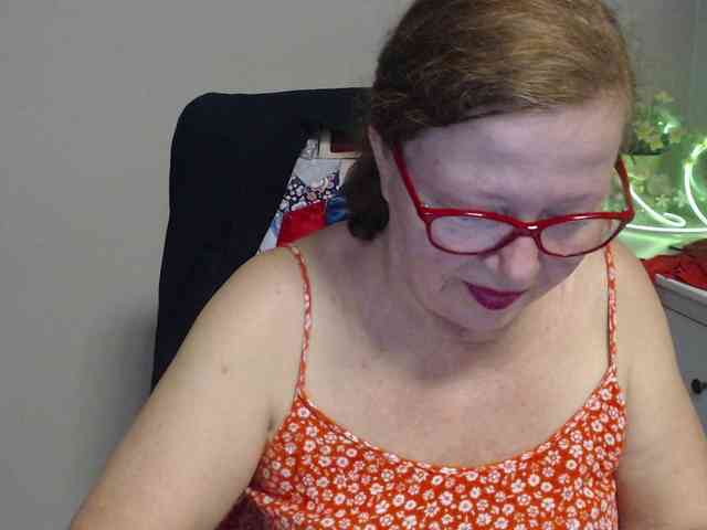 flirty-adele webcam