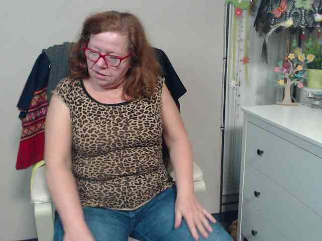 flirty-adele webcam