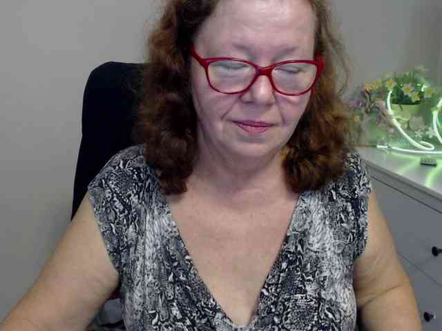 flirty-adele webcam