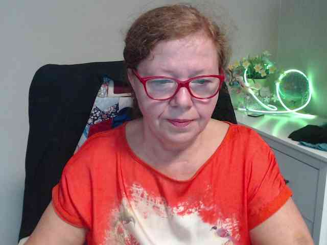 flirty-adele webcam