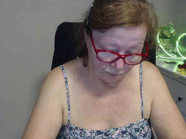 flirty-adele webcam
