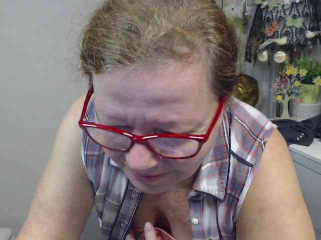 flirty-adele Live Webcam on {site_name}