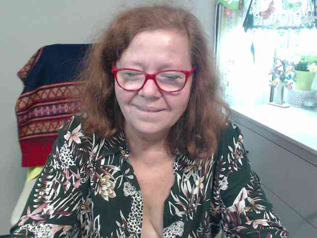 flirty-adele webcam