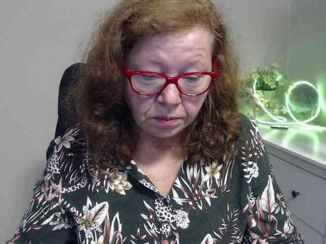 flirty-adele webcam