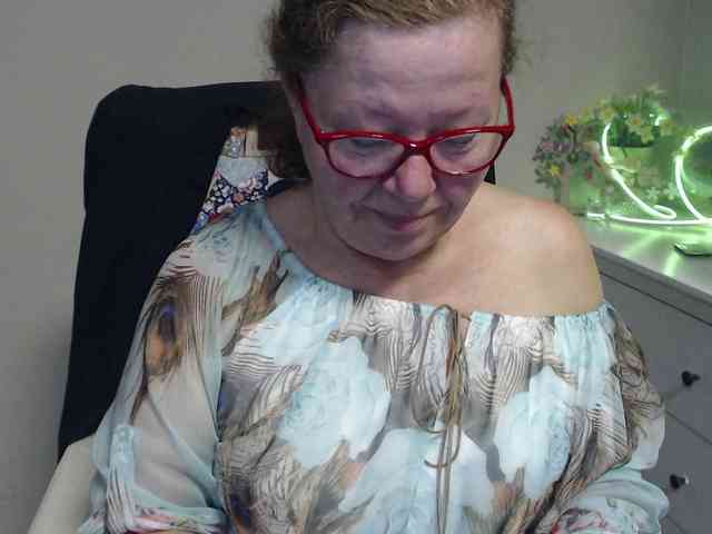 flirty-adele webcam