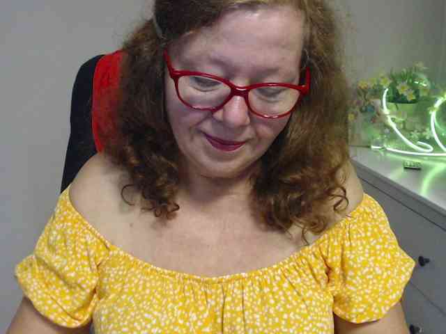 flirty-adele webcam