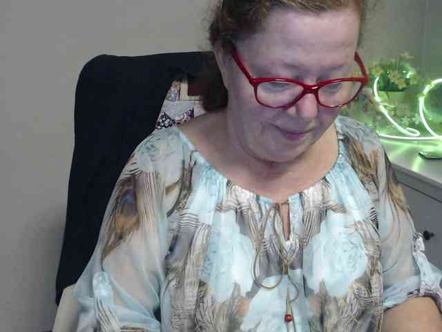 flirty-adele webcam
