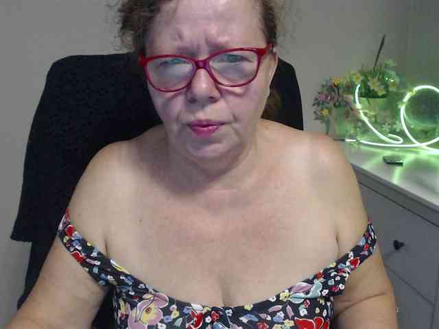 flirty-adele webcam